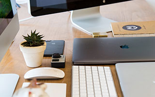 开云在线直播-球迷投票爆料：最具争议的裁判判罚瞬间，球员裁判