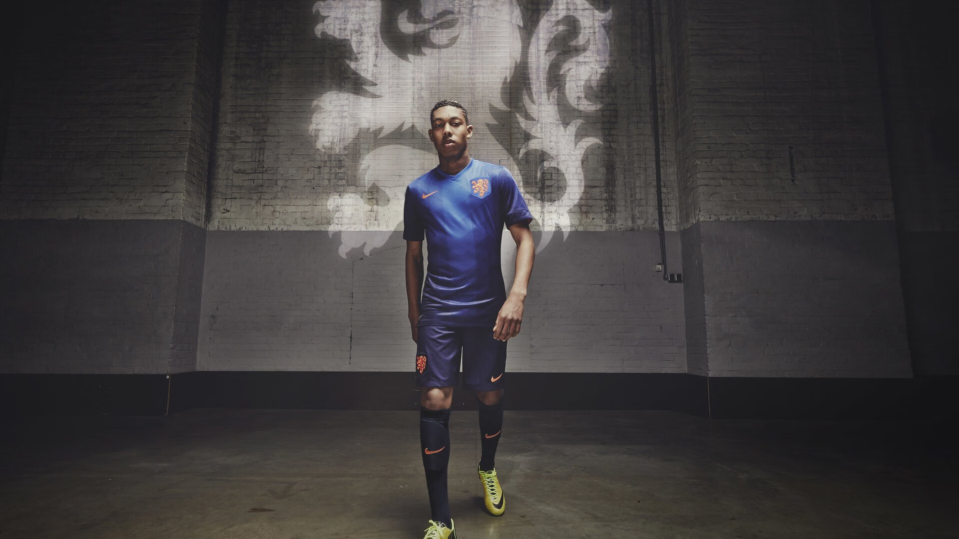 摩洛哥骑手阿米尔·本·哈桑在2024年巴黎奥运会三项赛中获得第20名，展现出色表现。